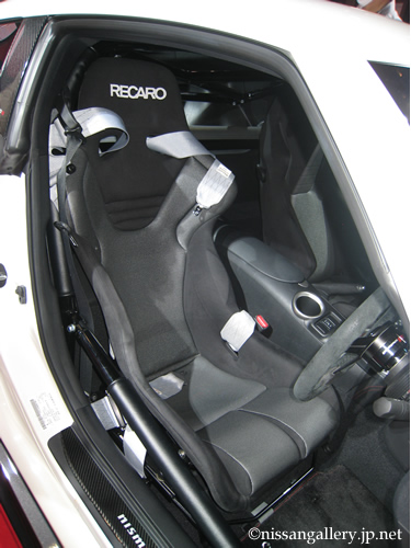 RECARO RS-GSKシートとNISMOレーシングハーネス