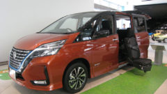 日産セレナ 福祉車両 セカンドスライドアップシート