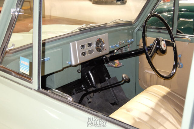 ダットサン セダン（1955年：A110型）の運転席