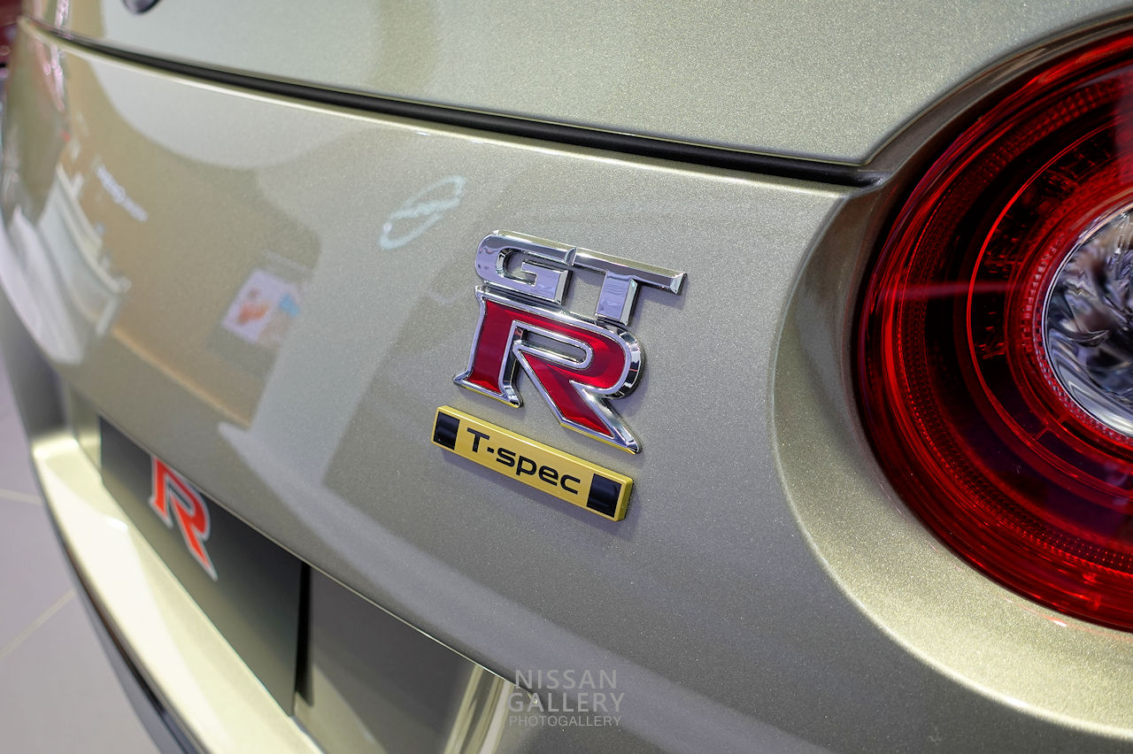 日産GT-R T-specのエンブレム
