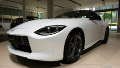 日産フェアレディZ(RZ34型)ボディカラー プリズムホワイト(3P)/スーパーブラック ２トーン(＃XKJ・スクラッチシールド・特別塗装色)