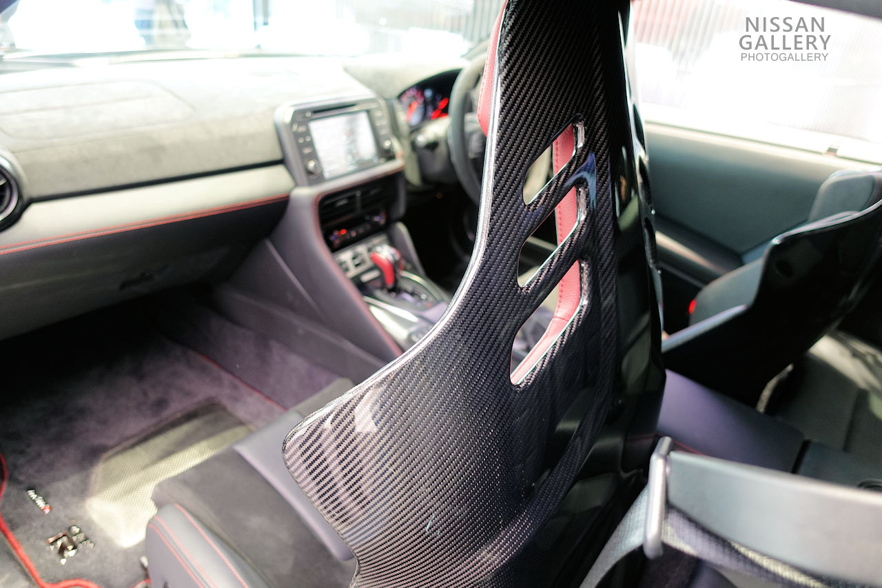 日産GT-R NISMO Special edition 2024年モデルのシート背面のカーボン