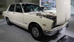 スカイライン 2000GT(1970年・GC10型)ボンネットオープン