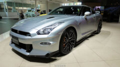 NISSAN GT-R Premium edition2024年モデル ボディカラーはアルティメイトメタルシルバー