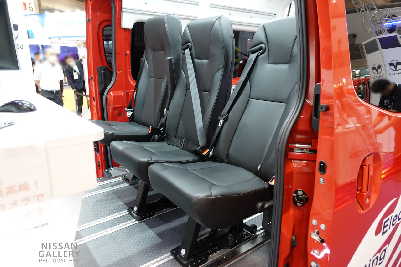 トーハツ株式会社 消防機材搭載 多用途消防車のリヤシート