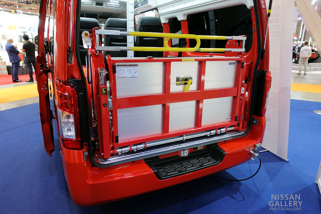 トーハツ株式会社 消防機材搭載 多用途消防車のリフト