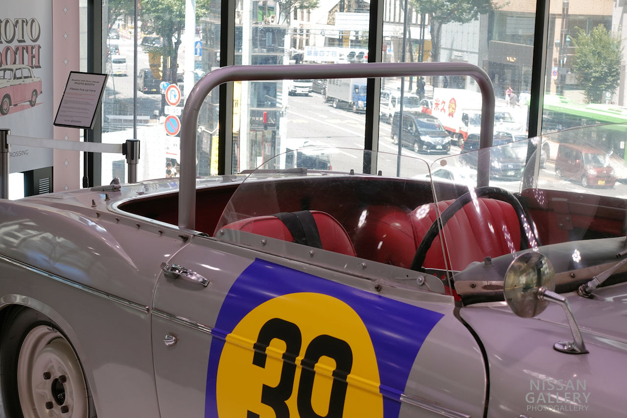 ダットサン フェアレディ1500 第1回日本グランプリB-Ⅱカテゴリー優勝車(1963年・SP310型)のシートとロールバー