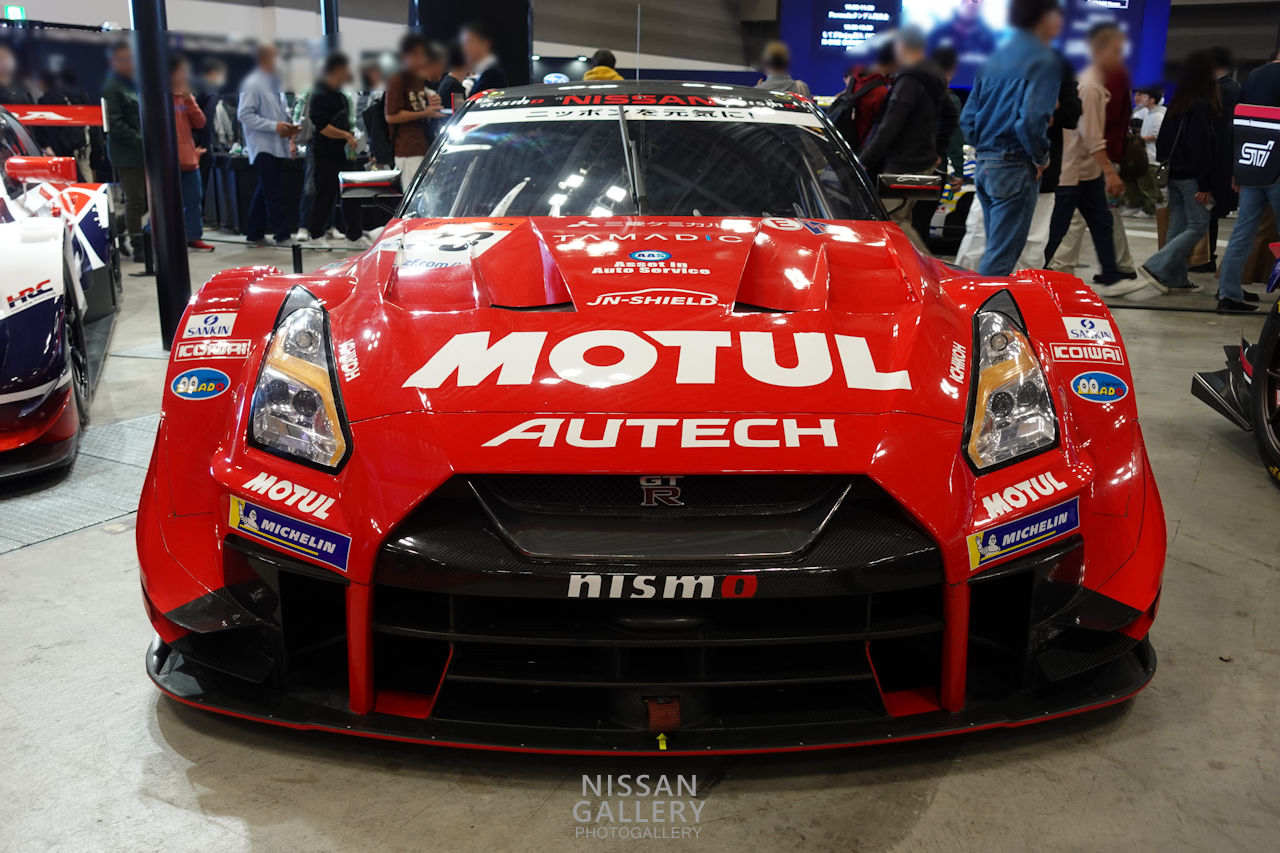 MOTUL AUTECH GT-R(SUPER GT GT500クラス 2019年参戦車両)のフロント