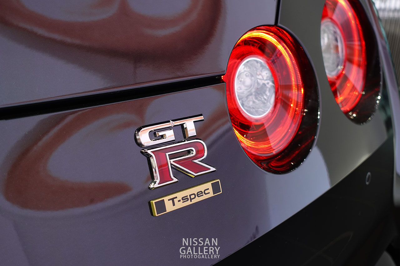 GT-R Track edition engineered by NISMO T-spec 2024年モデル(4BA-R35型)のエンブレム