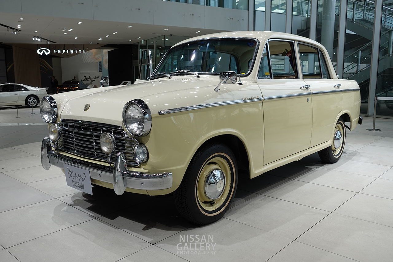 日産自動車創業90周年 ダットサンブルーバード 1200ファンシーデラックス（1963年・DP312型）