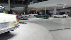 日産グローバル本社ギャラリーでの日産自動車創業90周年の展示