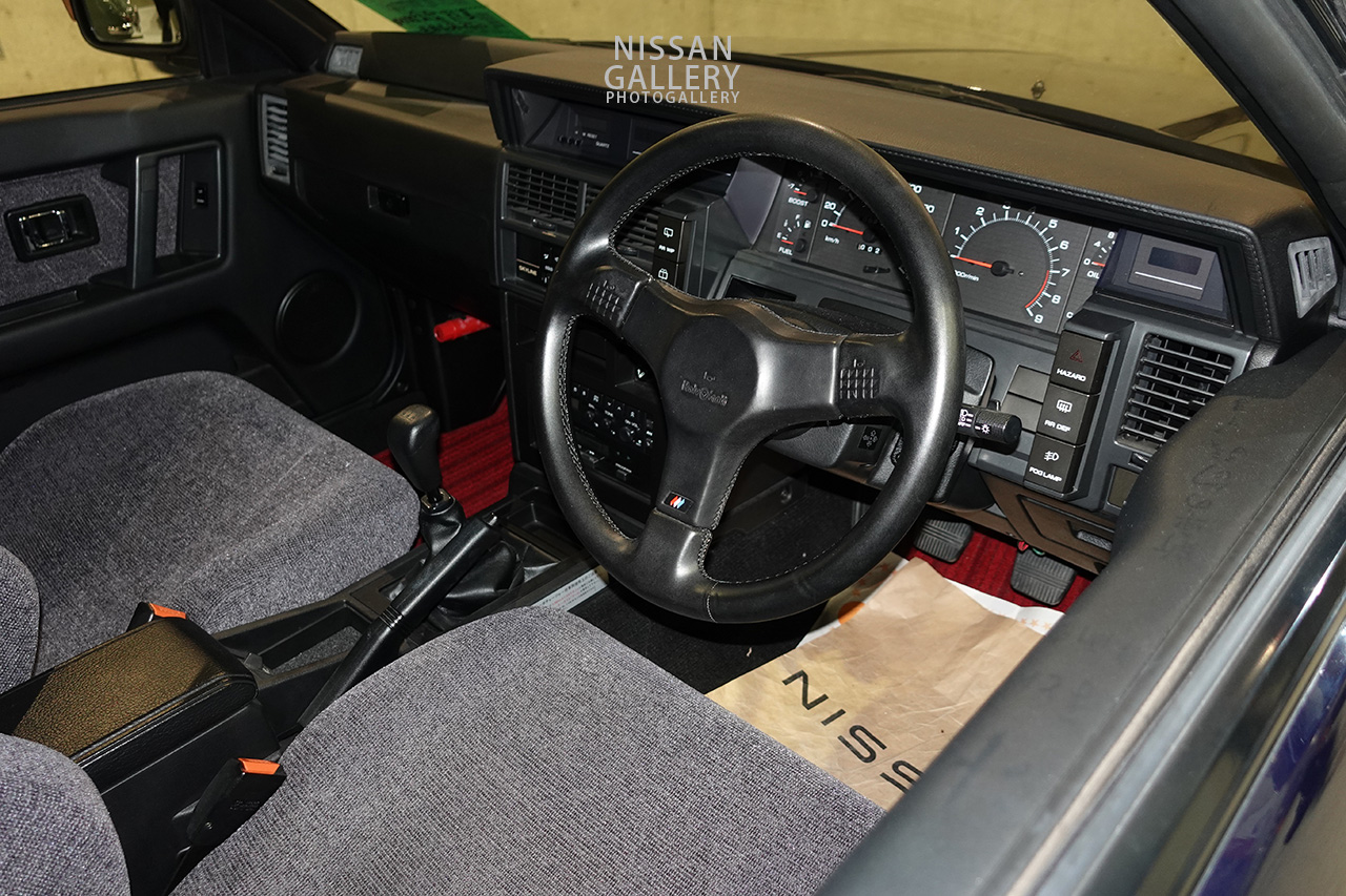オートモビルカウンシル2024 1987年式スカイラインGTS-Rの運転席